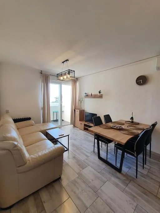 3-Bedroom Apartment In Rijeka, Near City Center